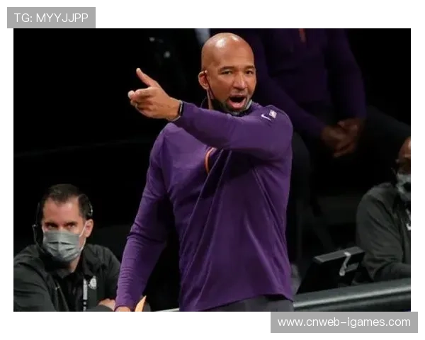 助理教练罗妮卡·霍奇斯转投太阳队，自由人赛前为其颁发冠军戒指