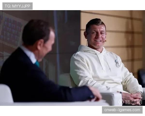 伯纳乌全场起立鼓掌，致敬完成西甲500场里程碑的克罗斯